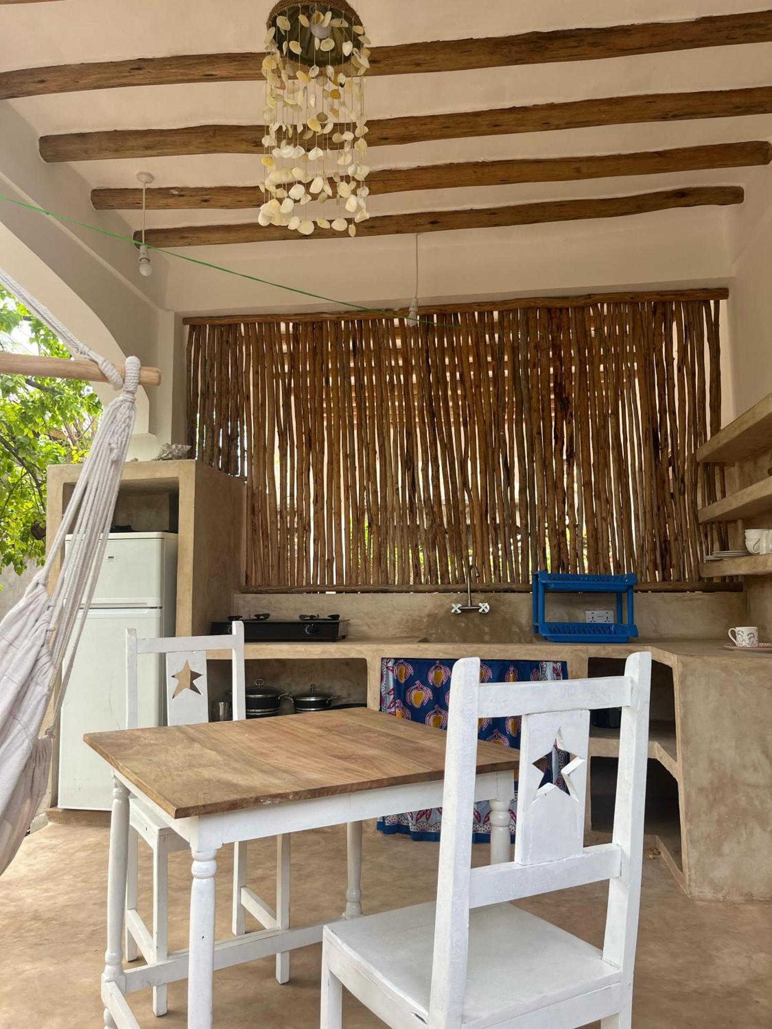 Mgongo Tree House