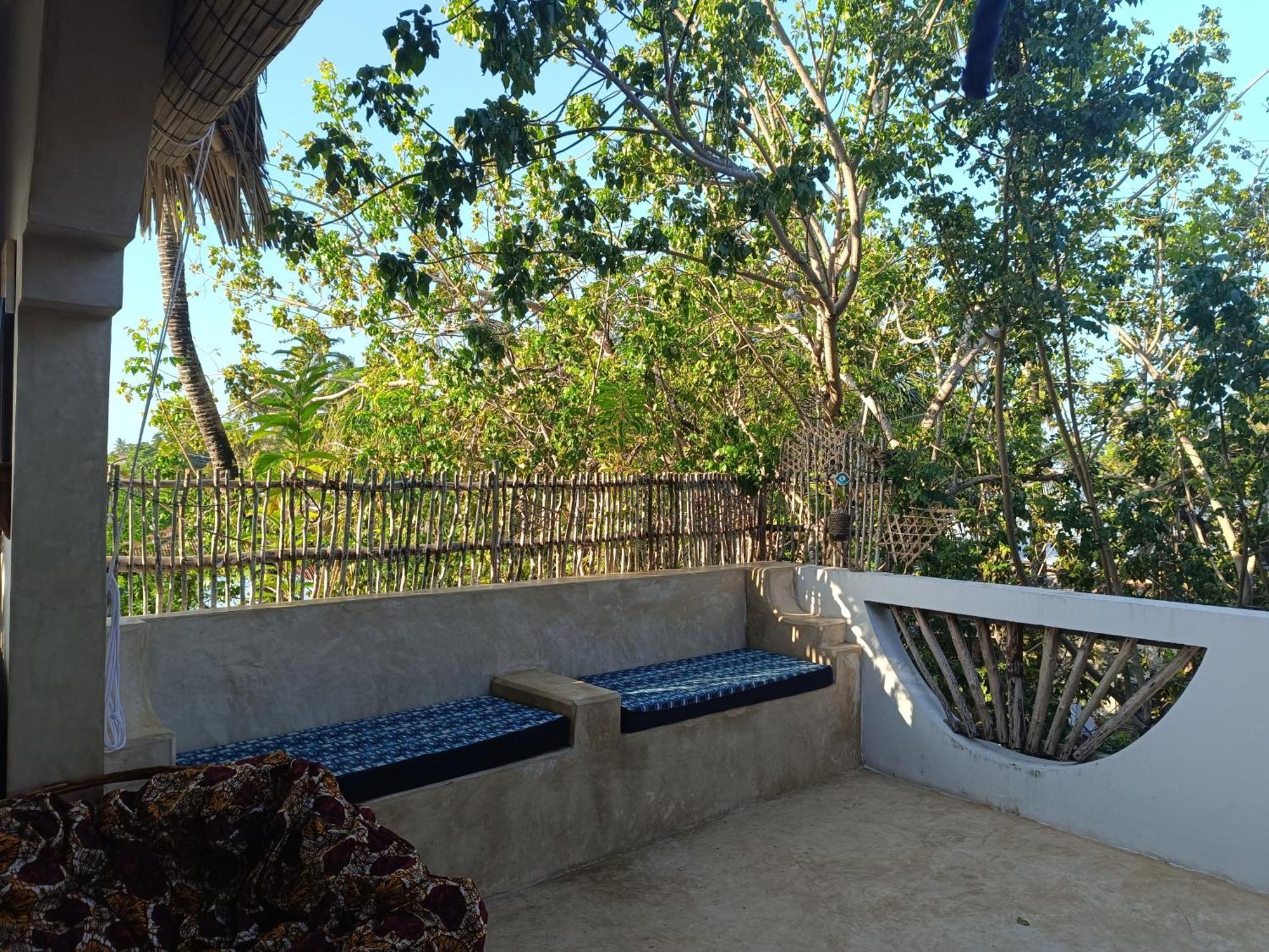 Mgongo Tree House *